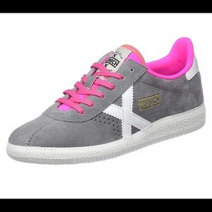 Like New in Box Munich Barru Grey & Pink Sz 40